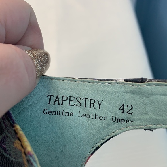 L'Artiste Tapestry Leather Ankle Strap Sandal - Picture 7 of 8